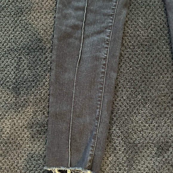 EUC Blank NYC jeans. - Picture 4 of 9